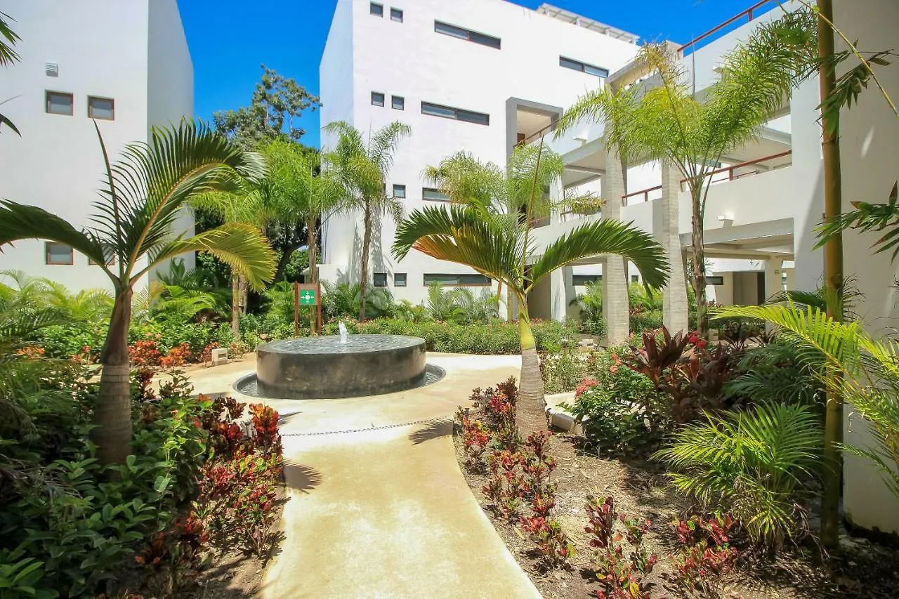 Penthouses With Private Rooftop & Hot Tub In Resort Grounds アクマル