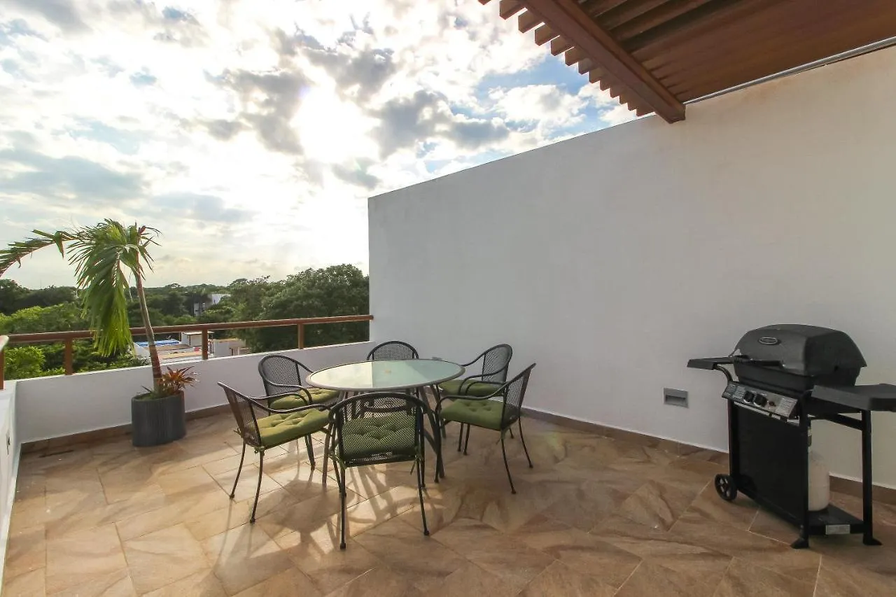 Penthouses With Private Rooftop & Hot Tub In Resort Grounds アクマル